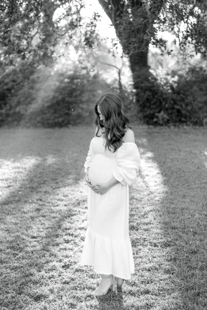 black and white maternity portrait in the early morning sun